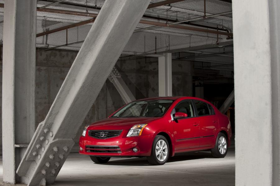  Nissan Sentra 2010 года  (фото 31 из 68)